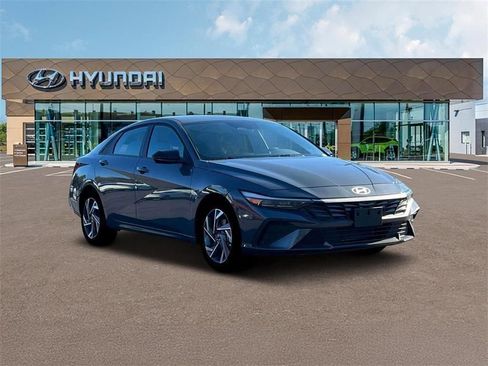 New 2025 Hyundai Elantra Sport FWD image 11