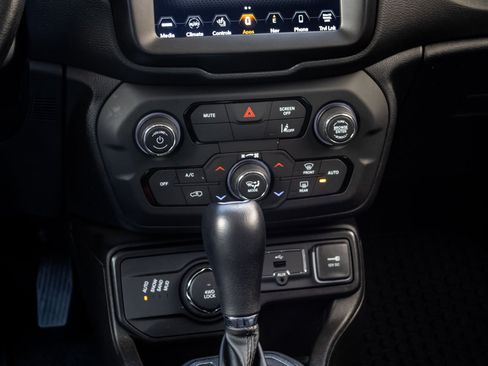 Used 2023 Jeep Renegade Limited AWD/4WD image 17