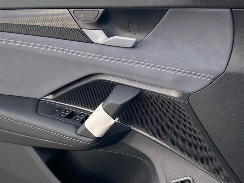 New 2026 Volkswagen Tiguan SE image 8