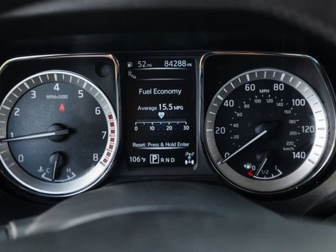 Used 2018 Nissan Titan PRO-4X w/ Pro-4x Convenience Package AWD/4WD image 12