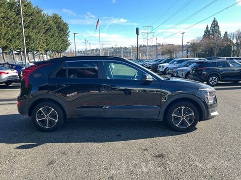Used 2024 Kia Niro LX image 6