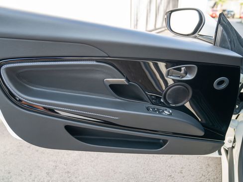 Used 2021 Aston Martin DB11 V8 image 13