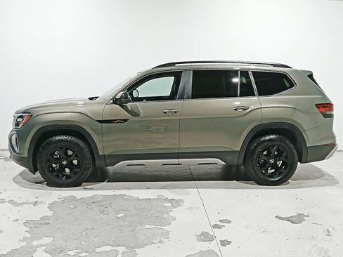 Used 2025 Volkswagen Atlas Peak Edition SE AWD/4WD image 4