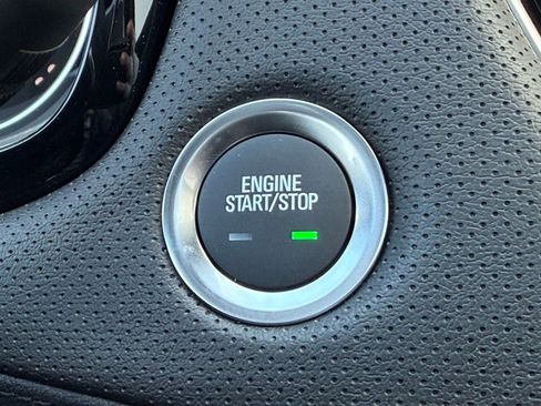 New 2025 Cadillac XT6 Luxury image 31