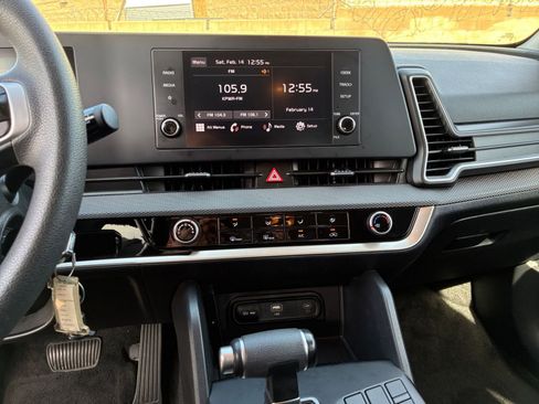 Used 2025 Kia Sportage LX image 17