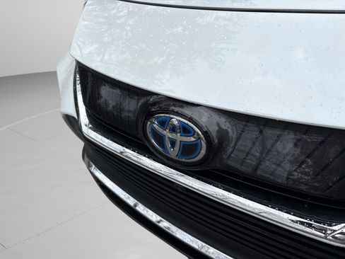 Used 2023 Toyota Venza Limited image 22