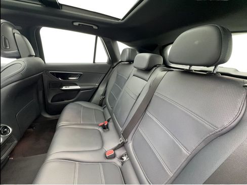 Used 2024 Mercedes-Benz GLC 300 image 24