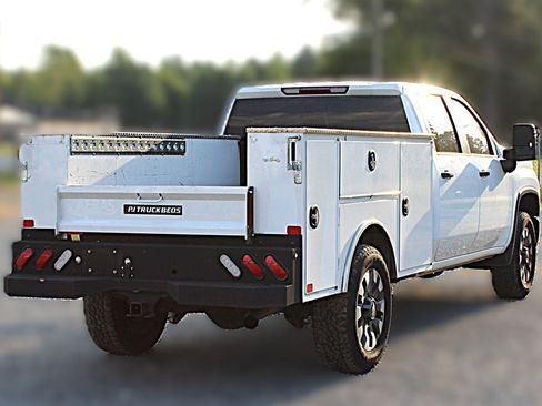 Used 2025 Chevrolet Silverado 2500 Custom w/ Custom Value Package AWD/4WD image 5