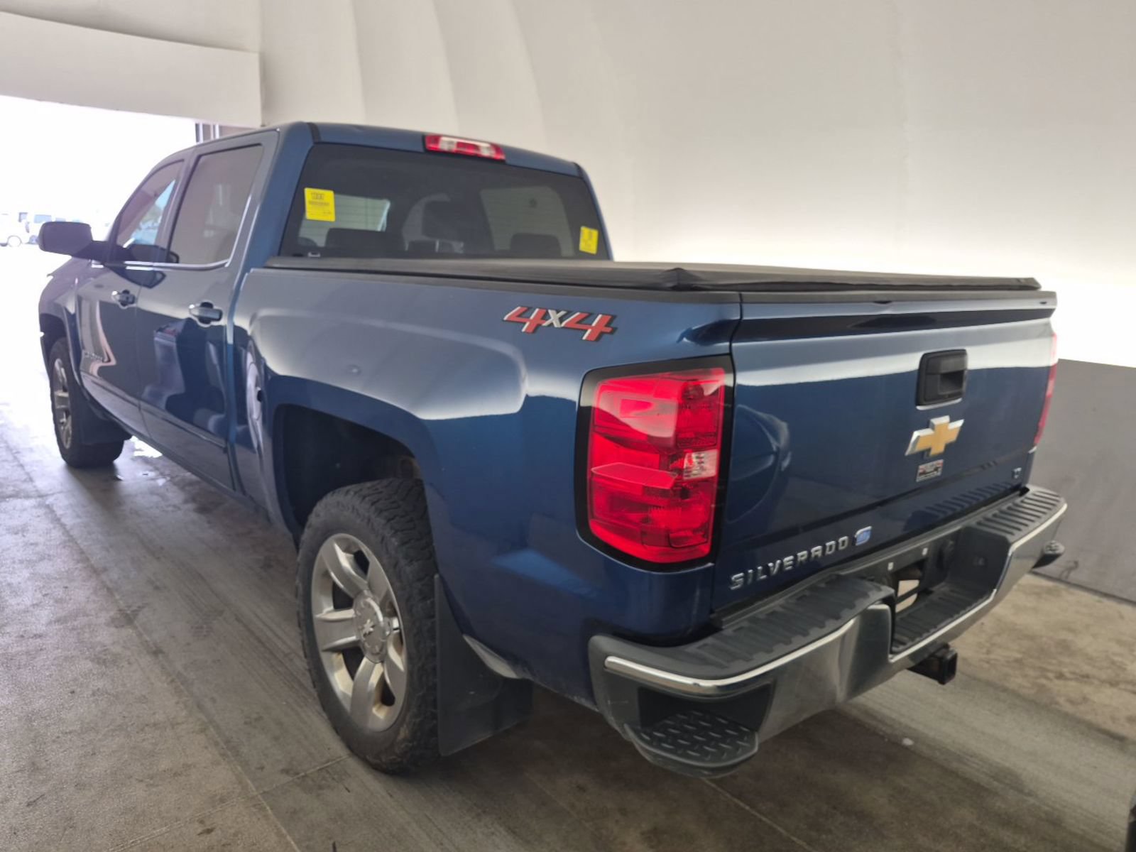 Used 2018 Chevrolet Silverado 1500 LT w/ LT Eassist Package AWD/4WD image 3
