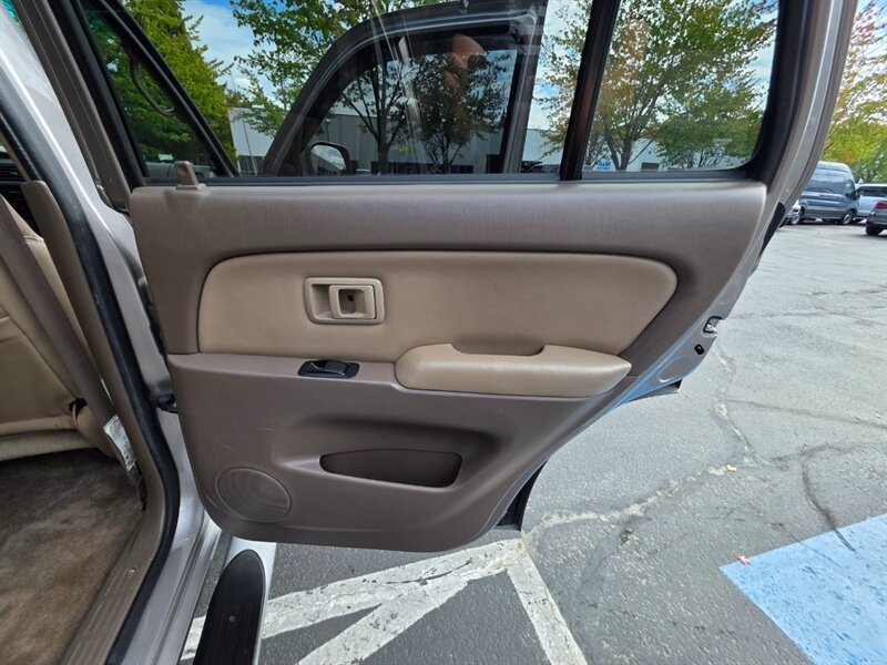 Used 2002 Toyota 4Runner SR5 AWD/4WD image 46