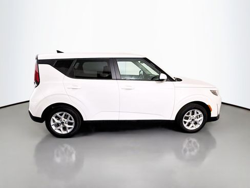 Used 2024 Kia Soul LX w/ Option Group 015 FWD image 11
