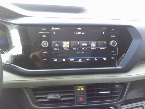 Used 2024 Volkswagen Taos SE image 26