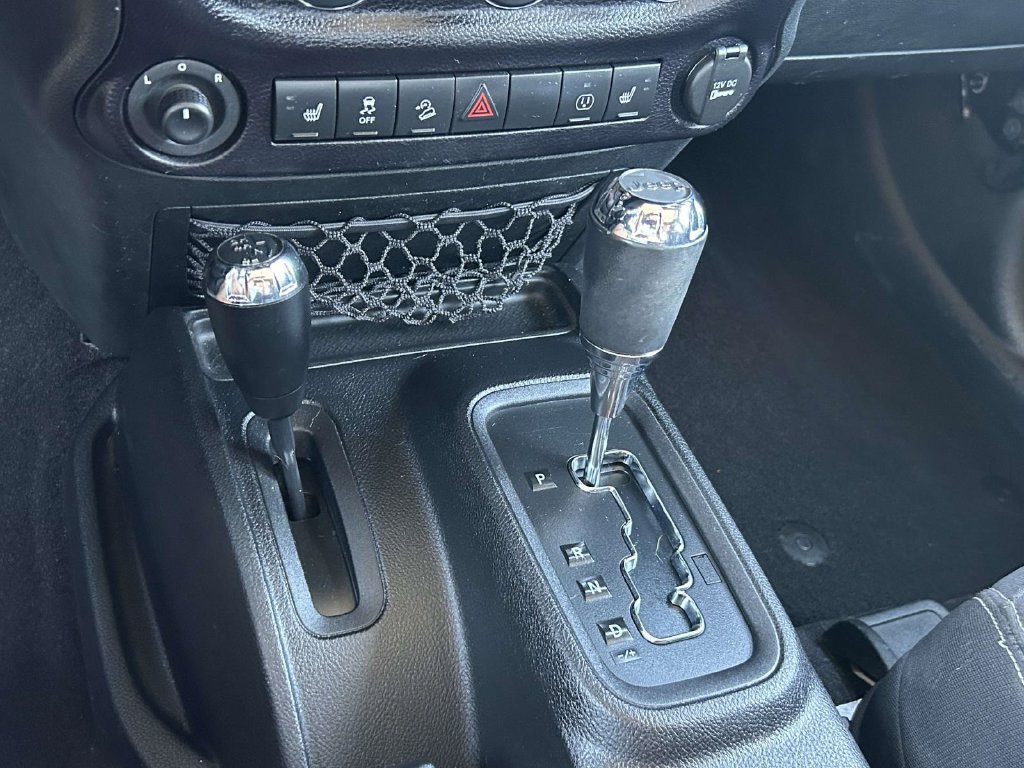 Used 2015 Jeep Wrangler Sahara w/ Connectivity Group AWD/4WD image 22