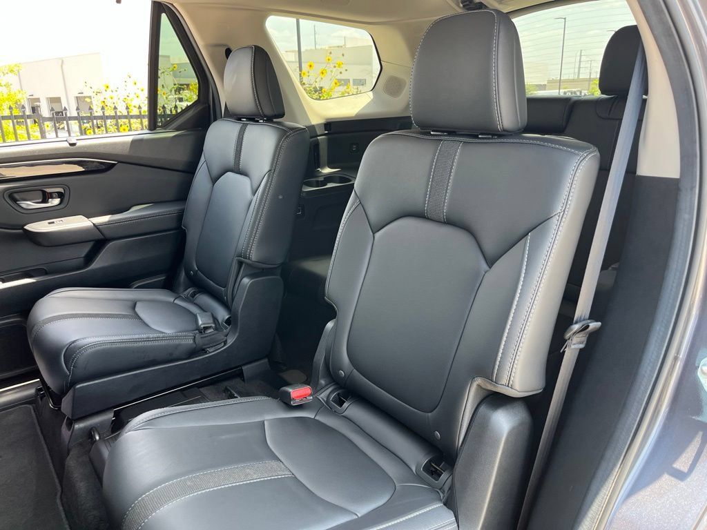 Used 2025 Honda Pilot Touring image 27