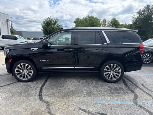 Used 2021 GMC Yukon Denali w/ Denali Premium Package AWD/4WD image 2