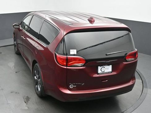 Used 2020 Chrysler Pacifica Touring w/ S Appearance Package FWD image 39