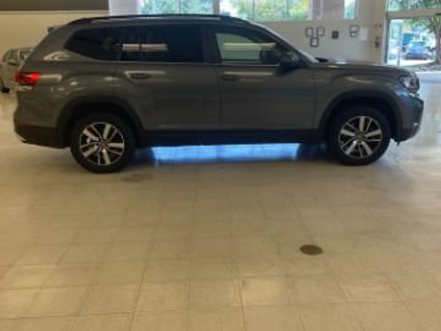 Used 2023 Volkswagen Atlas SE AWD/4WD image 9