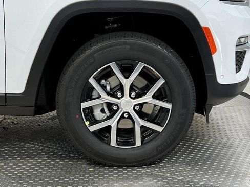 New 2025 Jeep Grand Cherokee Limited w/ Luxury Tech Group II image 6
