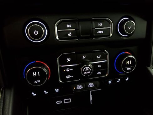 Used 2021 Chevrolet Tahoe Premier w/ Premium Package image 16