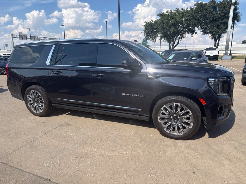 Used 2024 GMC Yukon XL Denali Ultimate AWD/4WD image 3
