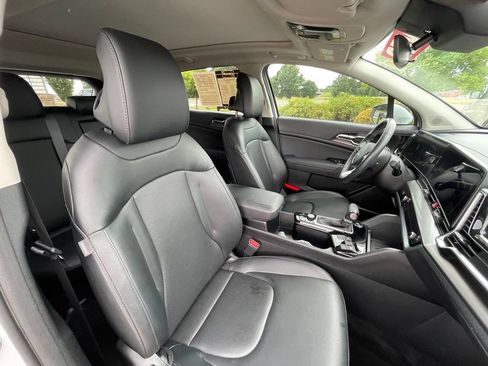 Certified 2025 Kia Sportage EX w/ Premium Package FWD image 31