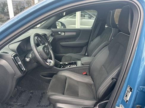 Used 2025 Volvo XC40 B5 Plus AWD/4WD image 17