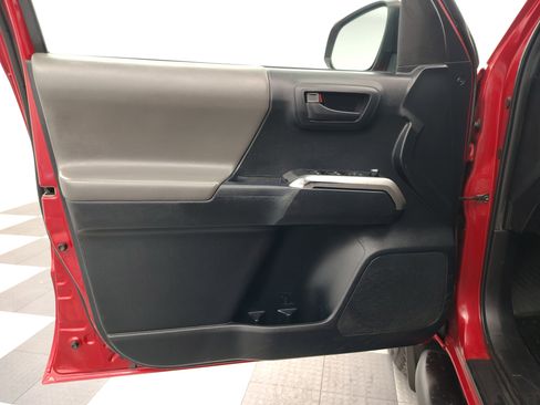 Used 2016 Toyota Tacoma SR5 image 18