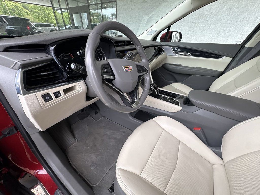 Certified 2025 Cadillac XT6 Premium Luxury AWD/4WD image 10