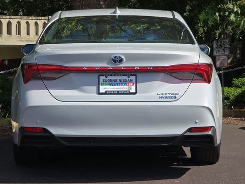 Used 2022 Toyota Avalon Limited w/ Advanced Safety Package FWD image 7