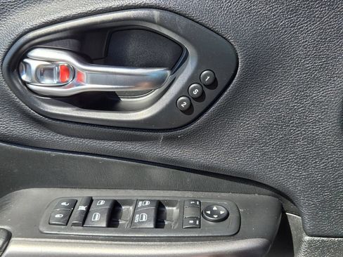 Used 2019 Jeep Cherokee Limited AWD/4WD image 17