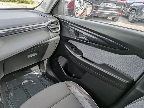 Certified 2024 Chevrolet TrailBlazer LT w/ Driver Confidence Package FWD image 16