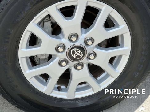 Used 2024 Toyota Tacoma SR5 AWD/4WD image 4