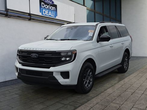 Used 2025 Ford Expedition Active RWD image 3