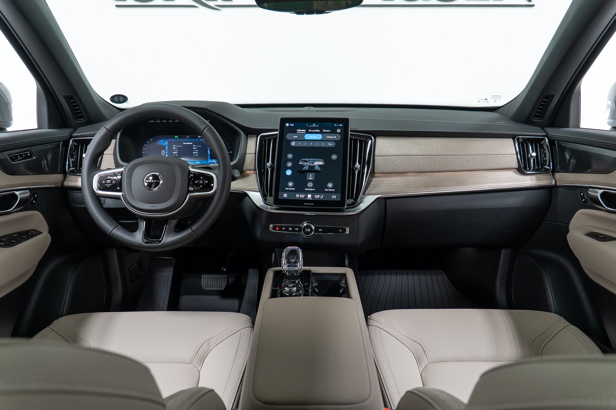 New 2026 Volvo XC90 T8 Plus w/ Protection Package Premier AWD/4WD image 15