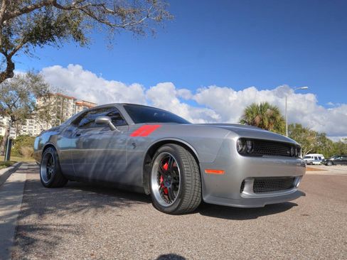Used 2015 Dodge Challenger SRT Hellcat RWD image 24
