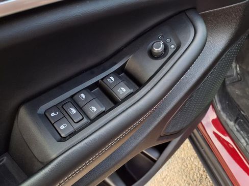 Used 2025 Jeep Grand Cherokee Limited w/ Black Appearance Package image 22