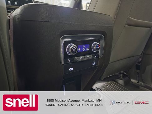 Used 2022 GMC Yukon SLT w/ SLT Luxury Package AWD/4WD image 11