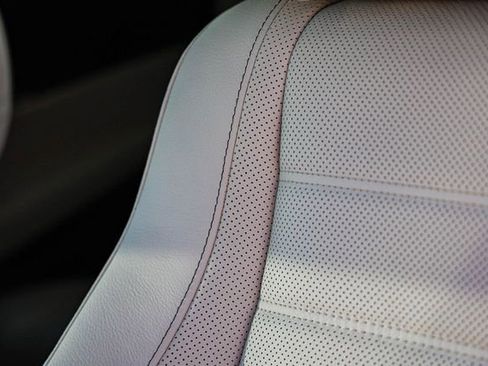 Used 2022 Mercedes-Benz GLS 450 4MATIC image 25