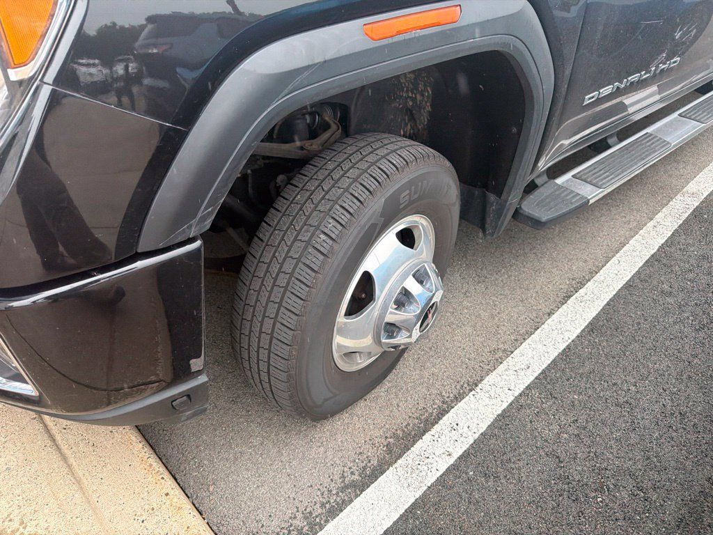Used 2022 GMC Sierra 3500 Denali AWD/4WD image 5