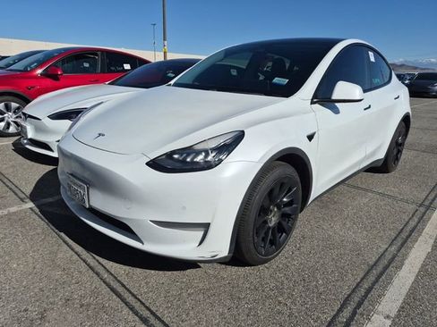 Used 2020 Tesla Model Y Long Range image 11