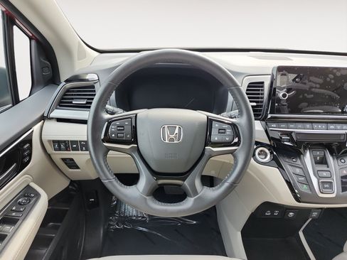 Used 2025 Honda Odyssey Touring image 12