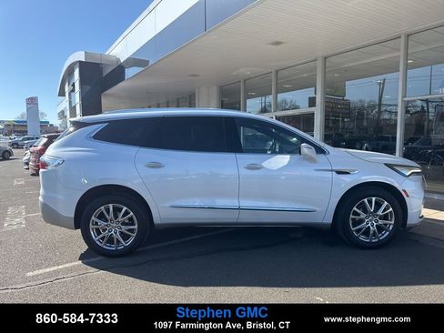 Used 2023 Buick Enclave Essence w/ Experience Buick Package image 8