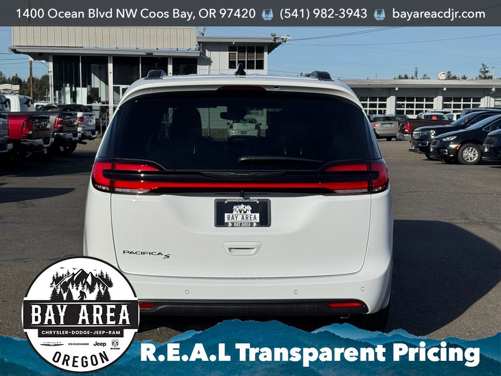 New 2026 Chrysler Pacifica Select w/ S Appearance Package FWD image 6