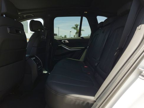 New 2026 BMW X5 xDrive40i w/ M Sport Package AWD/4WD image 8