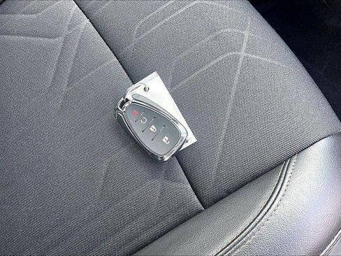 Used 2022 Chevrolet Trax LT w/ LT Convenience Package image 11