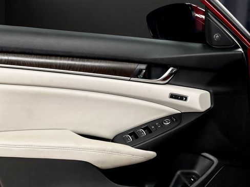 Used 2018 Honda Accord Touring image 37