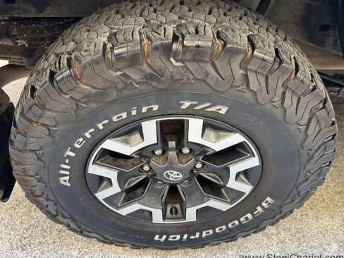 Used 2021 Toyota Tacoma TRD Off-Road w/ Technology Package image 24