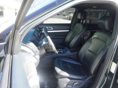Used 2016 Ford Explorer XLT w/ Equipment Group 202A AWD/4WD image 6