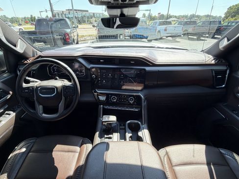 Used 2024 GMC Sierra 1500 Denali AWD/4WD image 11