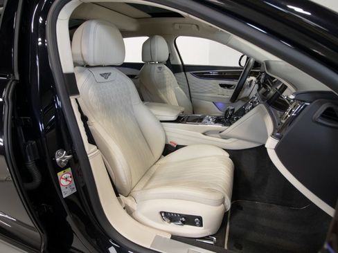 Used 2023 Bentley Flying Spur Azure image 57
